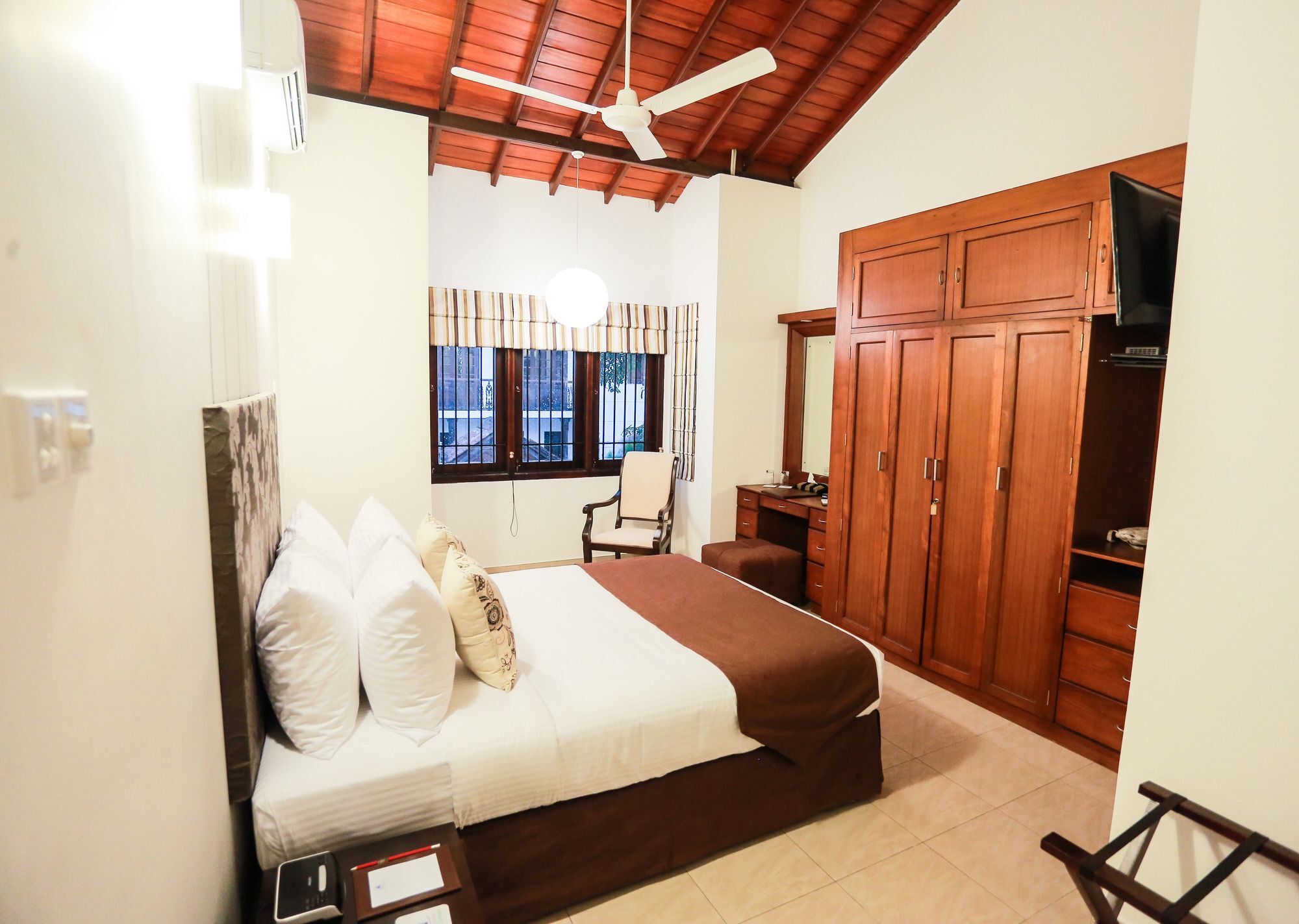 The Austin Residence By Unique Hotels Colombo Exterior photo